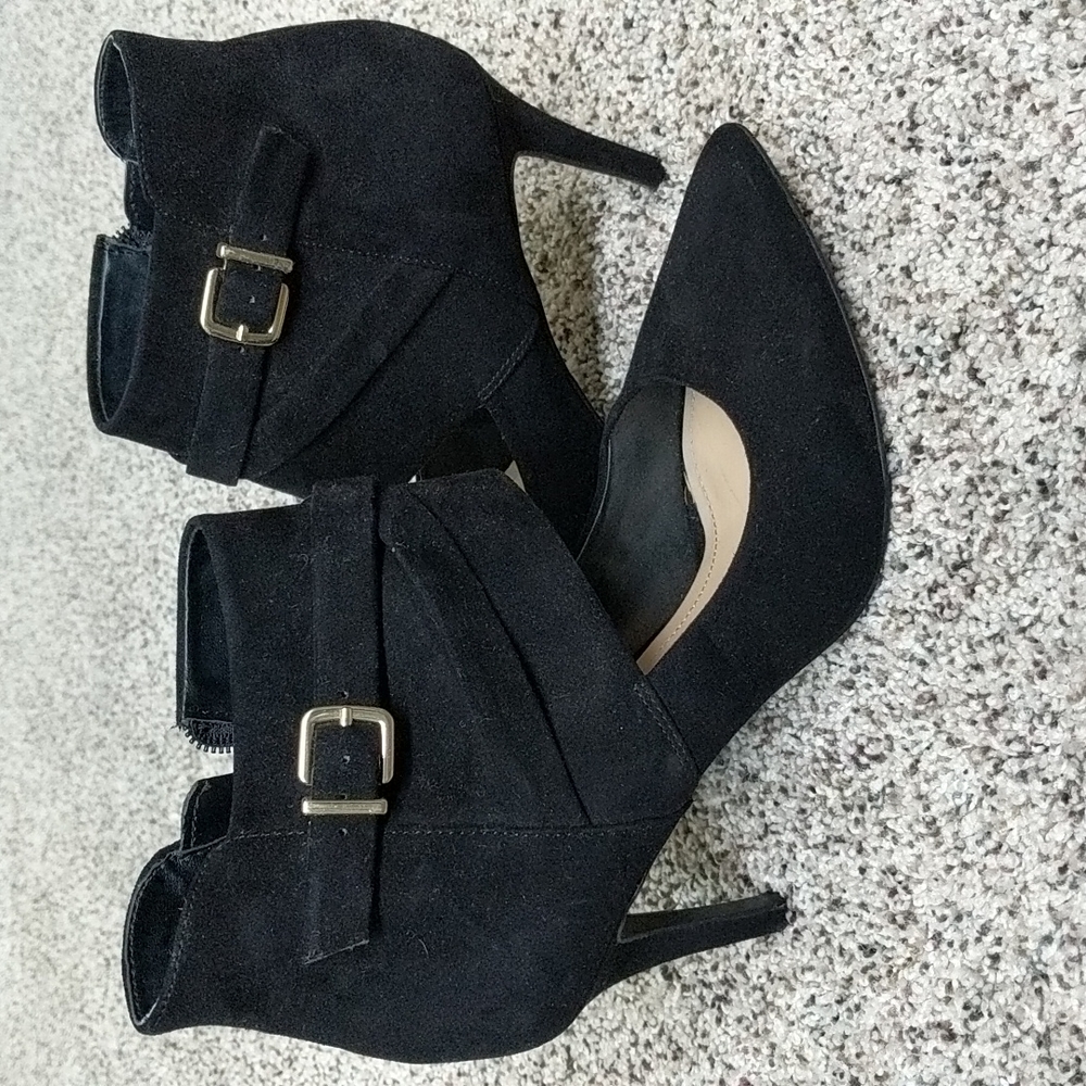 Women's black heels with cuff